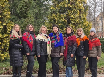 Колектив факультету менеджменту долучився до святкування Дня української хустки