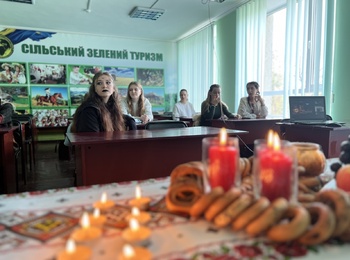 Хелловін по-українськи: студенти УНУ занурилися в містичну атмосферу свята Велесової ночі та Осінніх Дідів