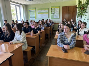 ПАМ’ЯТАТИ МИНУЛЕ ЗАРАДИ МАЙБУТНЬОГО: НА ФАКУЛЬТЕТІ МЕНЕДЖМЕНТУ ВІДБУЛАСЯ ПАНЕЛЬНА ДИСКУСІЯ ДО ДНЯ ПАМ’ЯТІ ТА ПЕРЕМОГИ НАД НАЦИЗМОМ